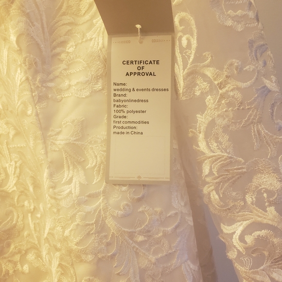 Full Lace Wedding Dress with back  Bow . - Picture 5 of 8